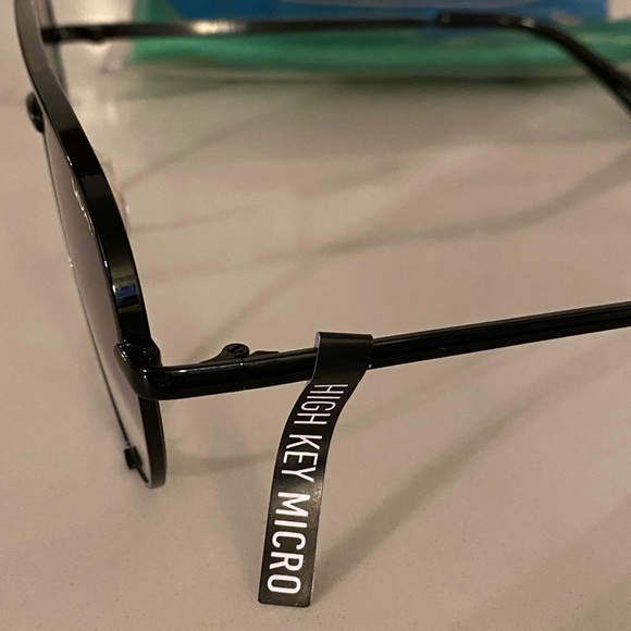 COPY - NWT Quay Australia High Key Micro 126 Black Fade lenses Aviator Sunglas… - Picture 10 of 13